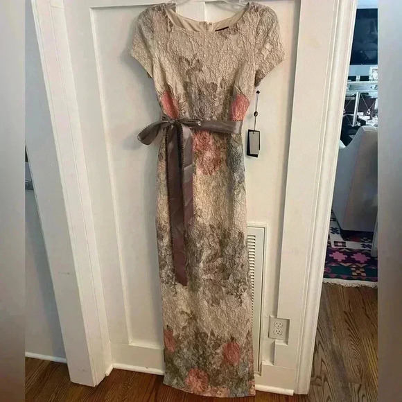 Adrianna Papell Matelassé Floral Jacquard Column Gown - Picture 2 of 2